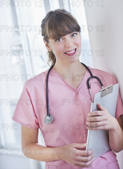 Portrait of smiling female nurse. Photo : Daniel Grill