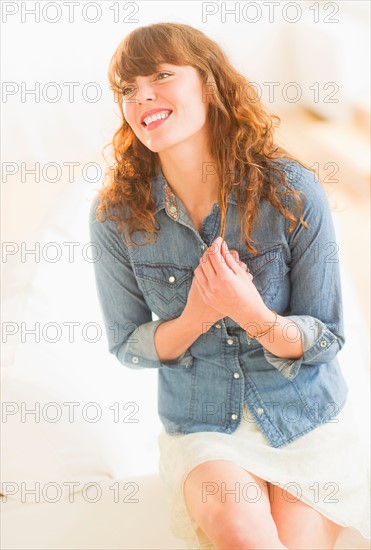 Portrait of smiling young woman. Photo : Daniel Grill