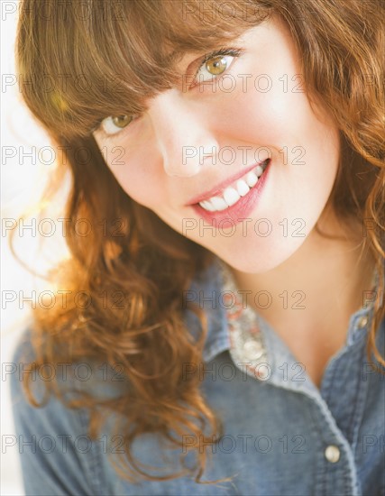 Portrait of smiling young woman. Photo : Daniel Grill