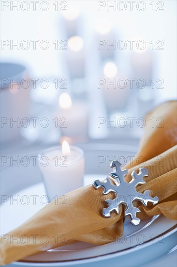 Napkin with snowflake ring. Photo : Daniel Grill