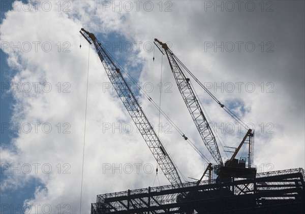 USA, New York State, New York City, Cranes on cloudy sky. Photo: fotog