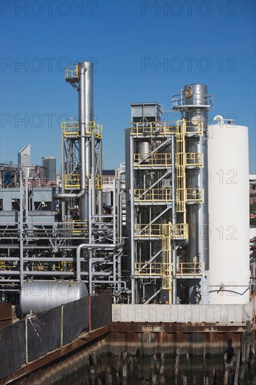 USA, New York State, New York City, Oil processing plant. Photo: fotog