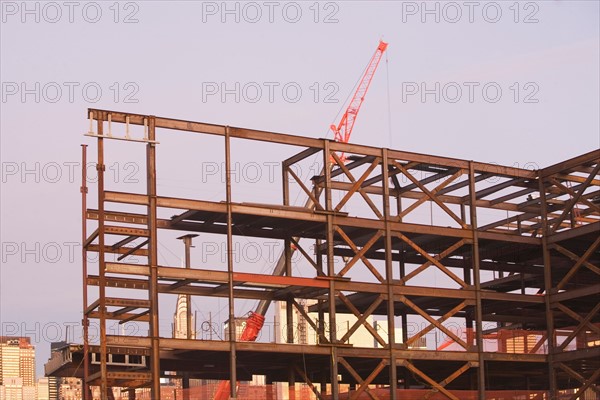 USA, New York City, Crane with unfinished built structure. Photo: fotog