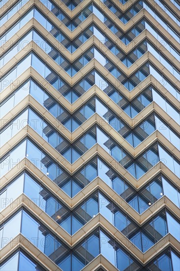 USA, New York City, Low angle view of modern office block. Photo : fotog