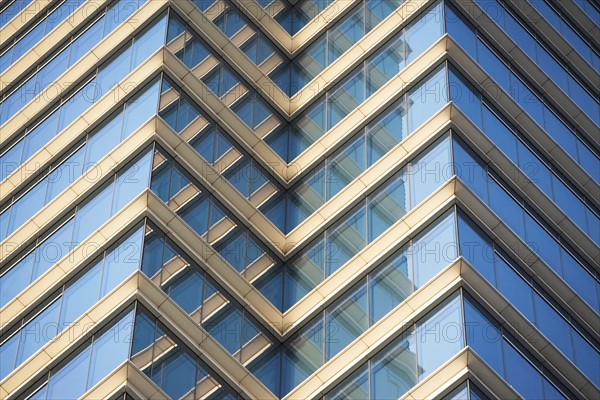 USA, New York City, Low angle view of modern office block. Photo : fotog