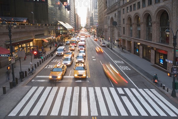 USA, New York City, Manhattan, Traffic stopped at zebra crossing on 42nd street. Photo : fotog