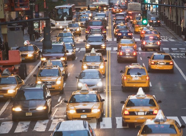 USA, New York City, Manhattan, Traffic stopped at zebra crossing on 42nd street. Photo : fotog