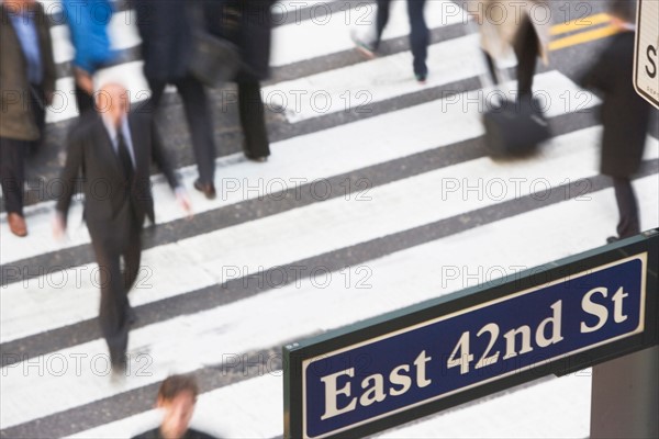 USA, New York City, Manhattan, 42nd street, Pedestrians on zebra crossing. Photo : fotog