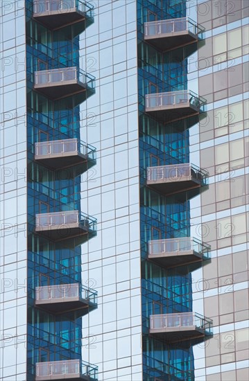 Exterior of modern residential structure. Photo : fotog