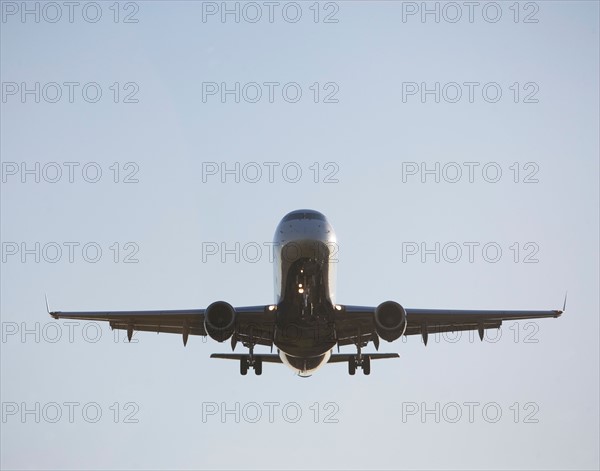 Commercial aeroplane taking off from runway. Photo : fotog