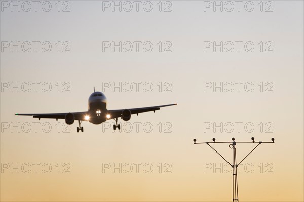 Commercial aeroplane taking off from runway. Photo : fotog