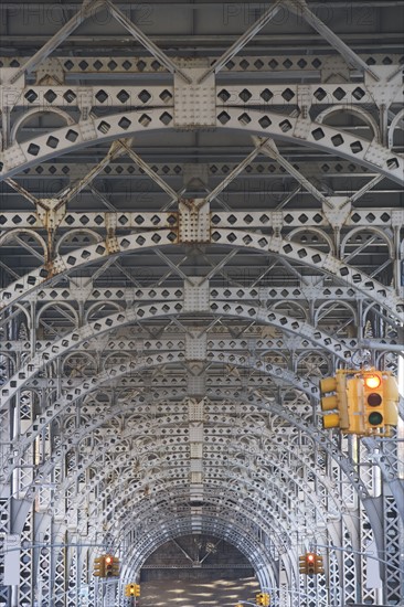 USA, New York City, Traffic lights under bridge. Photo: fotog