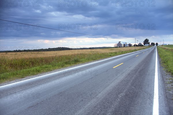 USA, New York State, Rural road. Photo : John Kelly