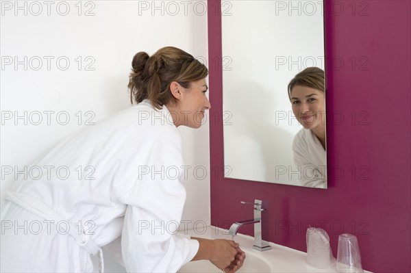 ,Portrait of woman in bathroom. Photo : Jan Scherders