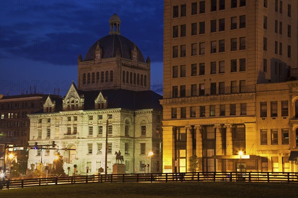 USA, Kentucky, Lexington, Courthouse illuminated at dusk. Photo: Henryk Sadura