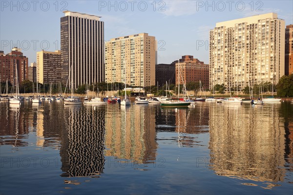USA, Illinois, Chicago, Marina with apartment buildings. Photo : Henryk Sadura