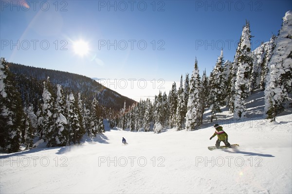 USA, Montana, Whitefish, Tourists on ski slope. Photo : Noah Clayton