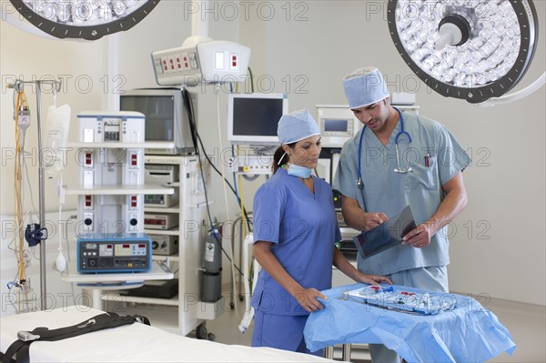 Surgeons in operating room. Photo : db2stock