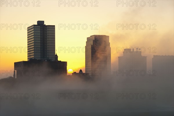 USA, Tennessee, Knoxville, Early morning fog covering city skyline. Photo: DKAR Images