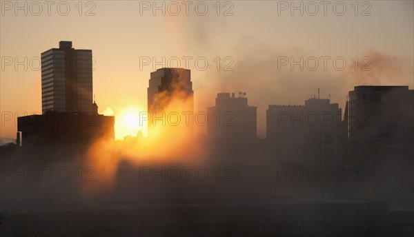 USA, Tennessee, Knoxville, Early morning fog covering city skyline. Photo: DKAR Images