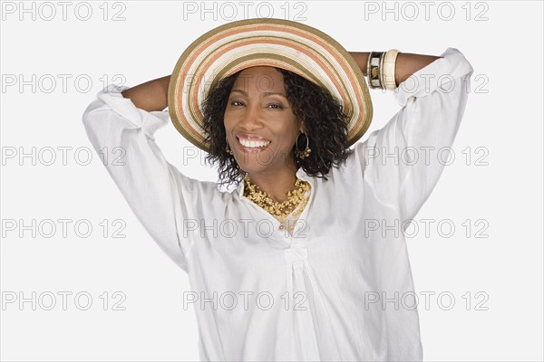 Studio portrait of mature woman wearing hat. Photo : Rob Lewine