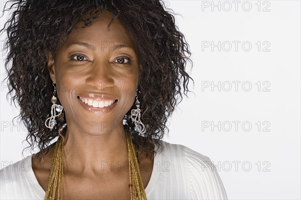 Studio portrait of mature woman. Photo : Rob Lewine