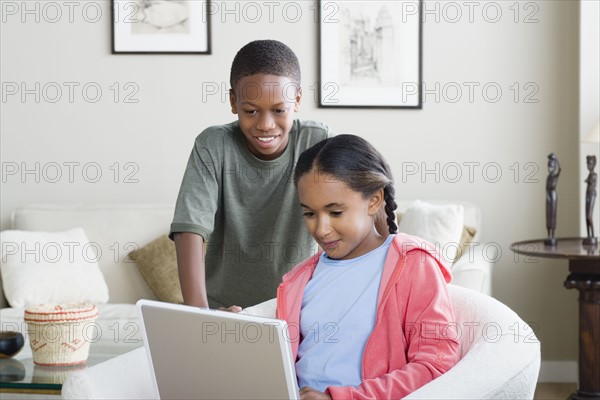 Brother and sister (10-13) using laptop. Photo : Rob Lewine