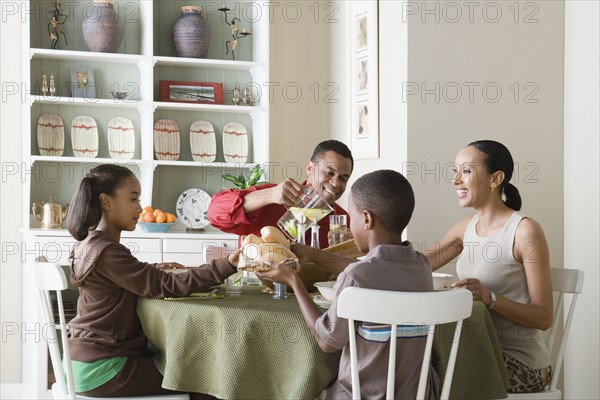 Parents and children (10-13) eating dinner together. Photo: Rob Lewine