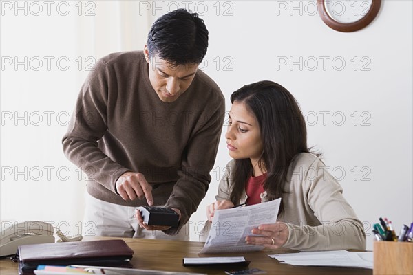 Couple doing paperwork at home. Photo : Rob Lewine