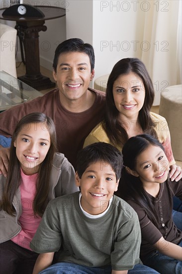 Portrait of happy family with three children (8-9, 10-11). Photo : Rob Lewine