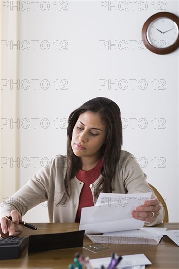 Woman doing paperwork at home. Photo : Rob Lewine