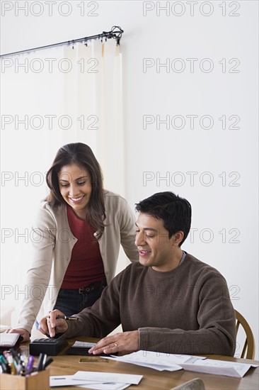 Couple doing paperwork at home. Photo : Rob Lewine