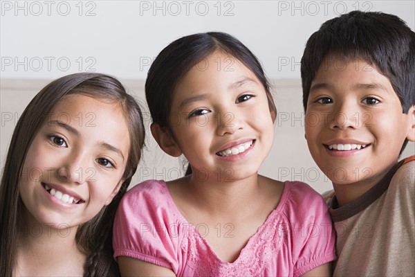 Portrait of happy children (8-9, 10-11). Photo : Rob Lewine