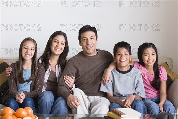 Portrait of happy family with three children (8-9, 10-11). Photo : Rob Lewine