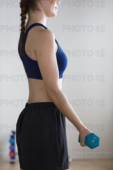 Woman lifting weights in gym. Photo: Rob Lewine