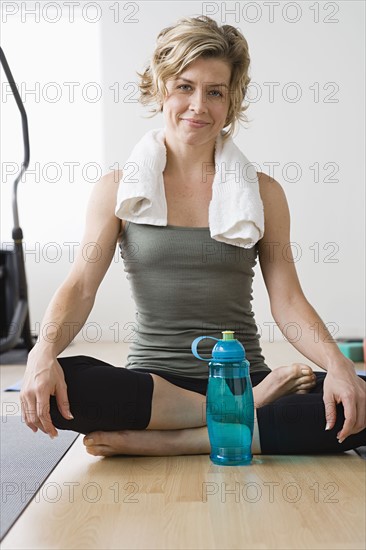 Woman resting in gym. Photo : Rob Lewine