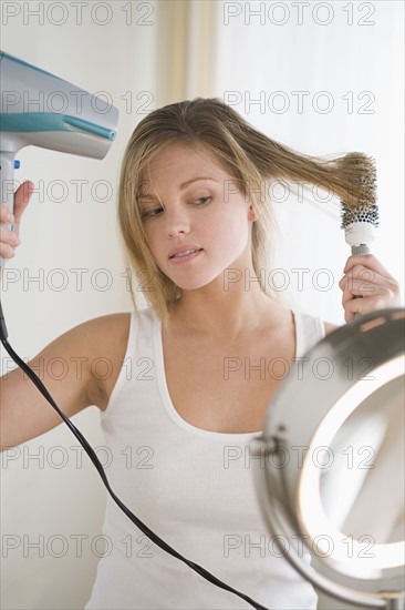 Woman drying hair . Photo : Rob Lewine