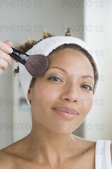 Woman having make-up applied. Photo : Rob Lewine