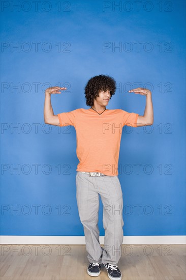 Portrait of teenage boy (14-15) posing. Photo : Rob Lewine