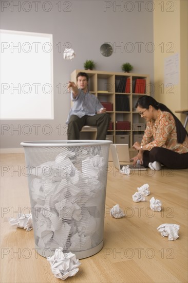 Two young people brainstorming. Photo : Rob Lewine