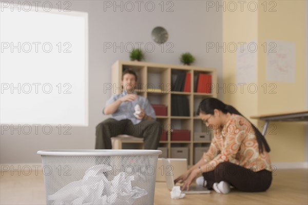 Two young people brainstorming. Photo : Rob Lewine