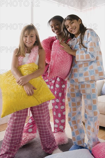 Three girls (10-11) having fun at slumber party. Photo : Rob Lewine