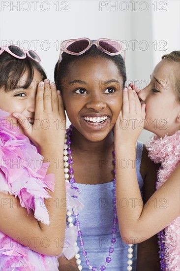 Portrait of three girls (10-11) gossiping. Photo : Rob Lewine