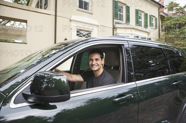 USA, New Jersey, Portrait of man driving car. Photo : Tetra Images