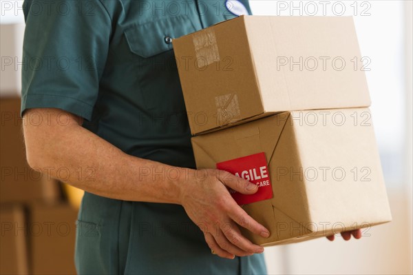 Deliver man carrying boxes.