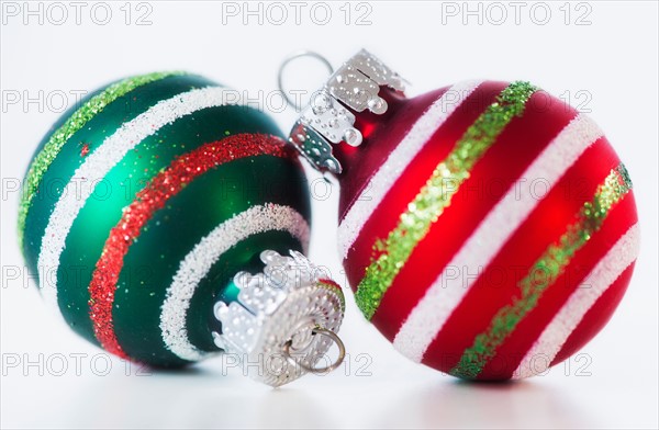 Studio shot of christmas baubles. Photo : Daniel Grill