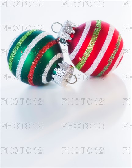 Studio shot of christmas baubles. Photo : Daniel Grill