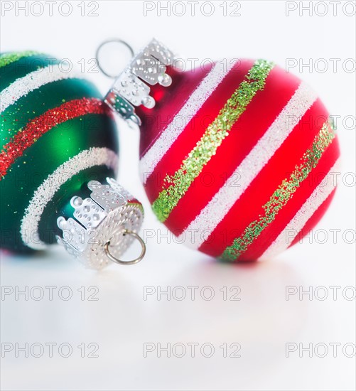 Studio shot of christmas baubles. Photo : Daniel Grill