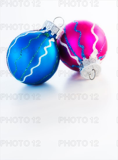 Studio shot of christmas baubles. Photo : Daniel Grill