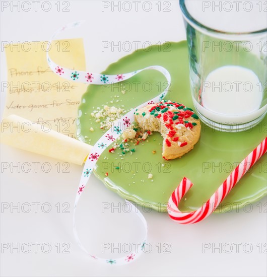 Christmas still life with cookie and whishlist. Photo : Daniel Grill